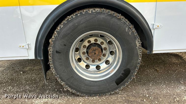 image for item ET6720 2007 Ford F750 Super Duty XLT utility / service truck