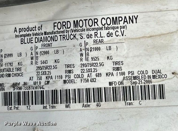 image for item ET6720 2007 Ford F750 Super Duty XLT utility / service truck