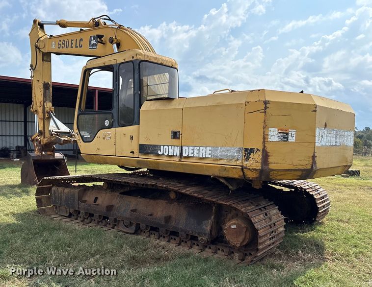 image for item ET7197 1995 John Deere 690 ELC excavator
