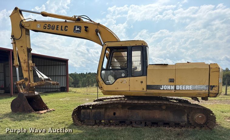 image for item ET7197 1995 John Deere 690 ELC excavator