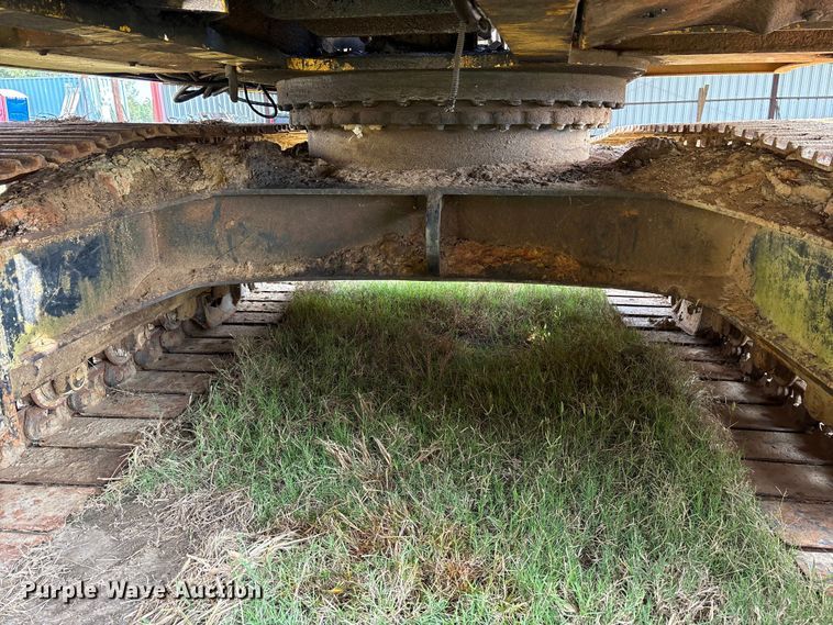 image for item ET7197 1995 John Deere 690 ELC excavator