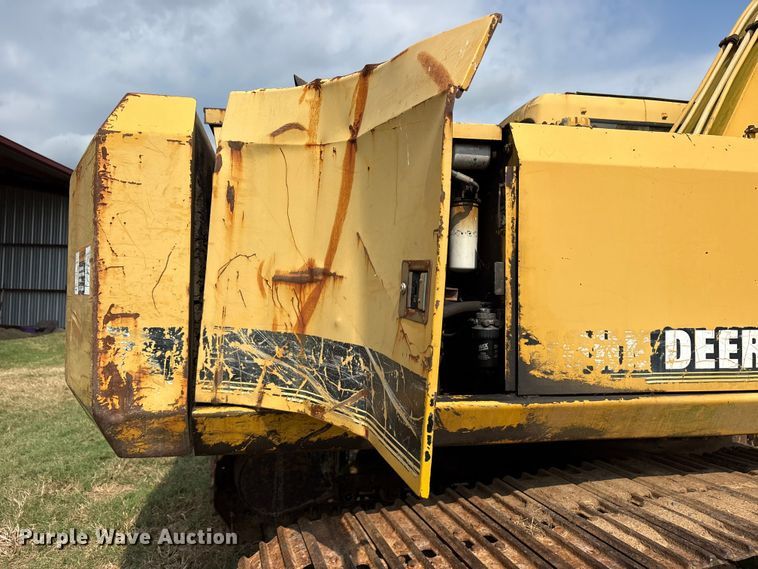 image for item ET7197 1995 John Deere 690 ELC excavator