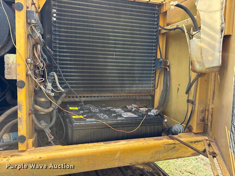 image for item ET7197 1995 John Deere 690 ELC excavator
