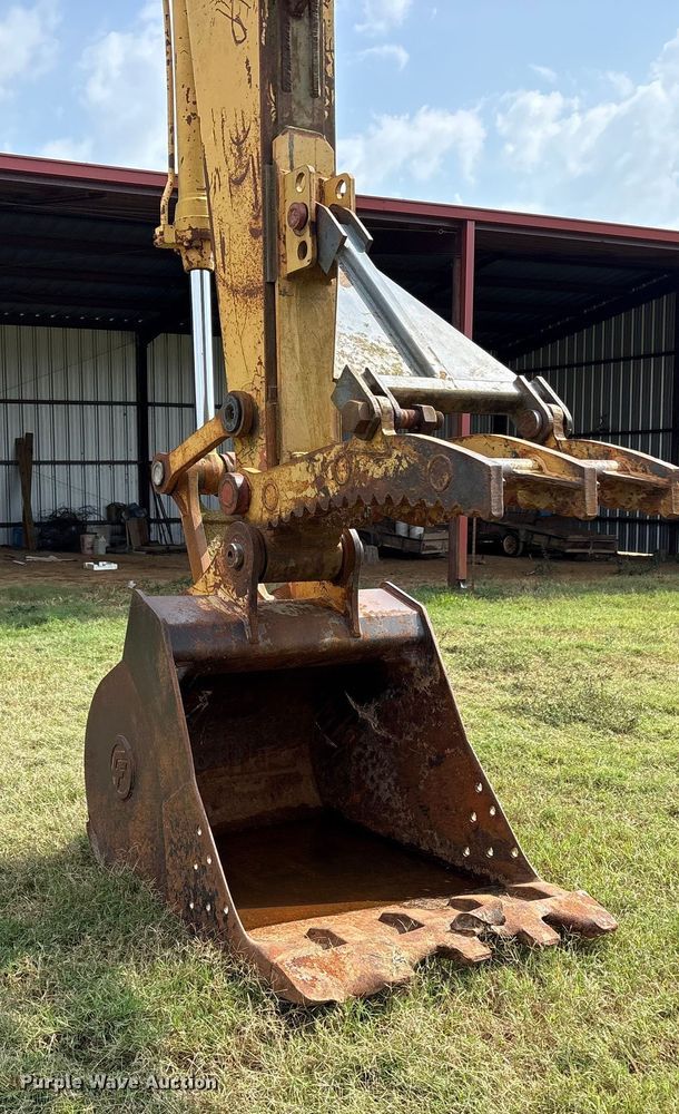 image for item ET7197 1995 John Deere 690 ELC excavator