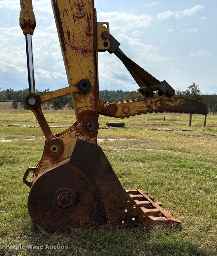 image for item ET7197 1995 John Deere 690 ELC excavator