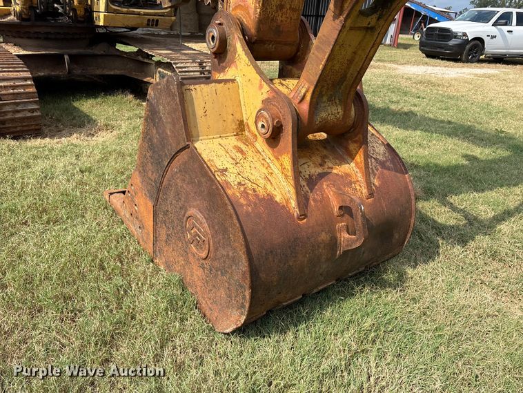 image for item ET7197 1995 John Deere 690 ELC excavator
