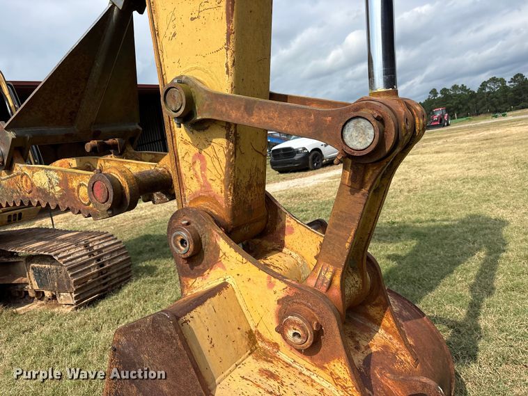 image for item ET7197 1995 John Deere 690 ELC excavator