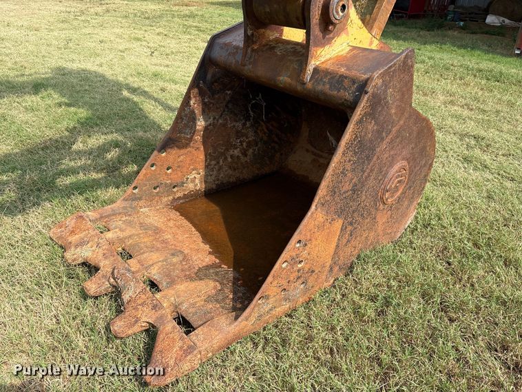 image for item ET7197 1995 John Deere 690 ELC excavator
