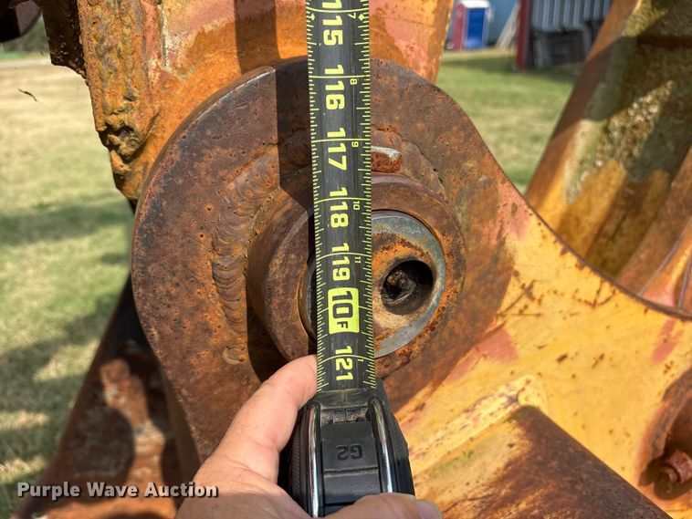 image for item ET7197 1995 John Deere 690 ELC excavator