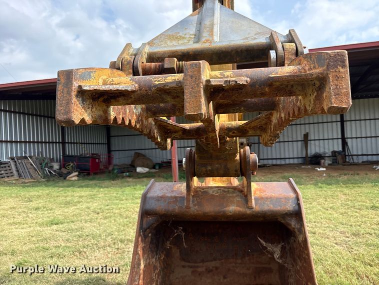 image for item ET7197 1995 John Deere 690 ELC excavator