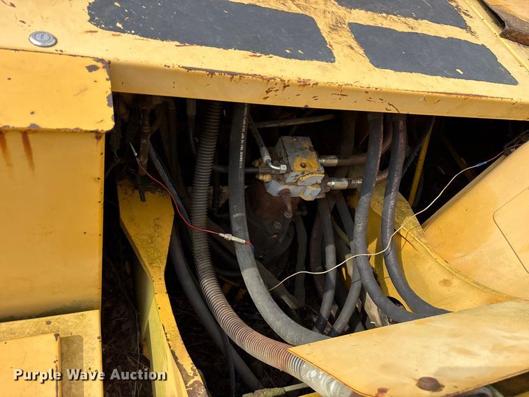 image for item ET7197 1995 John Deere 690 ELC excavator