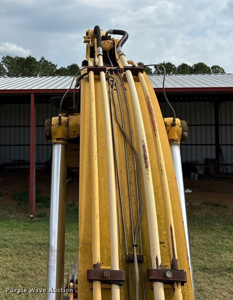 image for item ET7197 1995 John Deere 690 ELC excavator