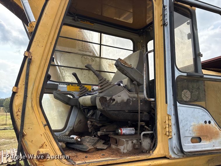 image for item ET7197 1995 John Deere 690 ELC excavator