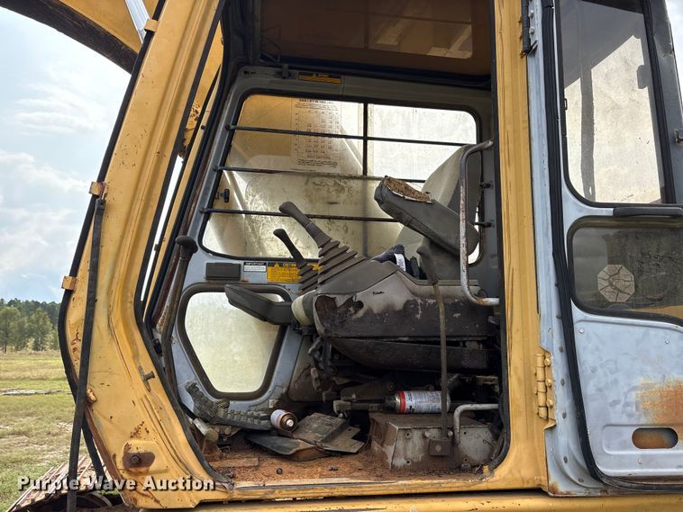 image for item ET7197 1995 John Deere 690 ELC excavator
