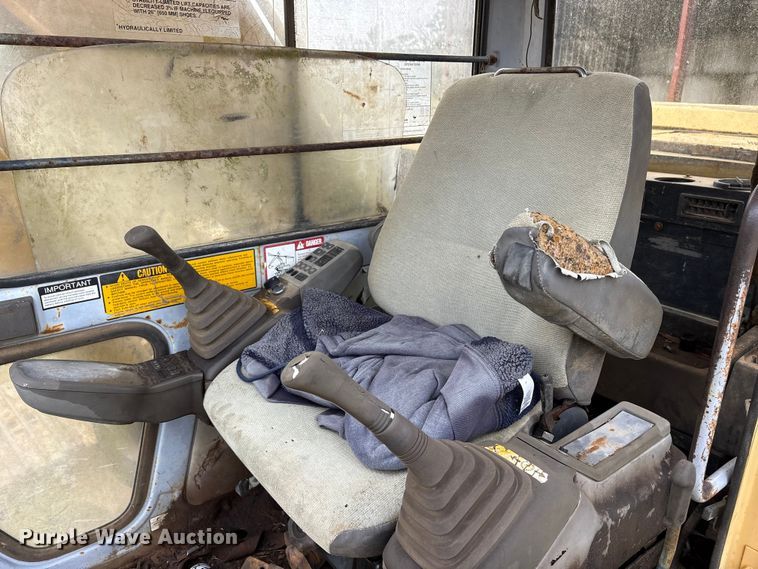 image for item ET7197 1995 John Deere 690 ELC excavator