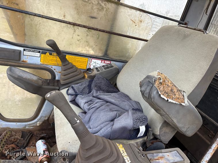 image for item ET7197 1995 John Deere 690 ELC excavator