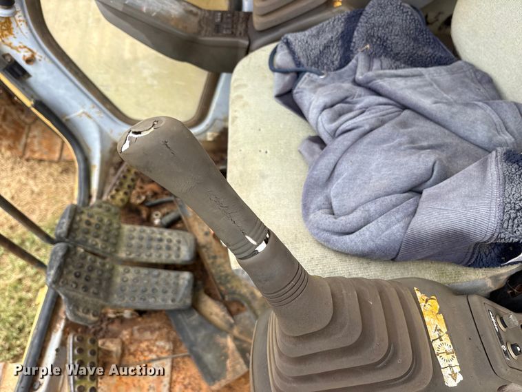 image for item ET7197 1995 John Deere 690 ELC excavator