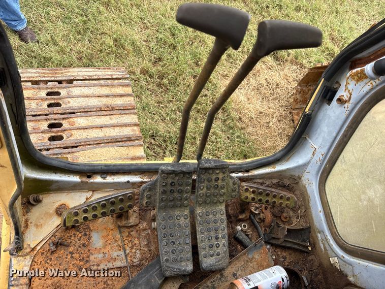 image for item ET7197 1995 John Deere 690 ELC excavator