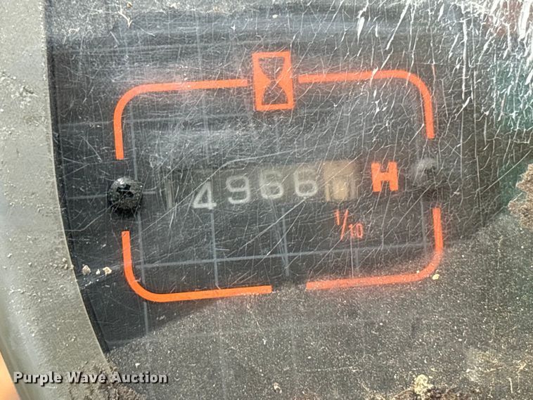 image for item ET7197 1995 John Deere 690 ELC excavator