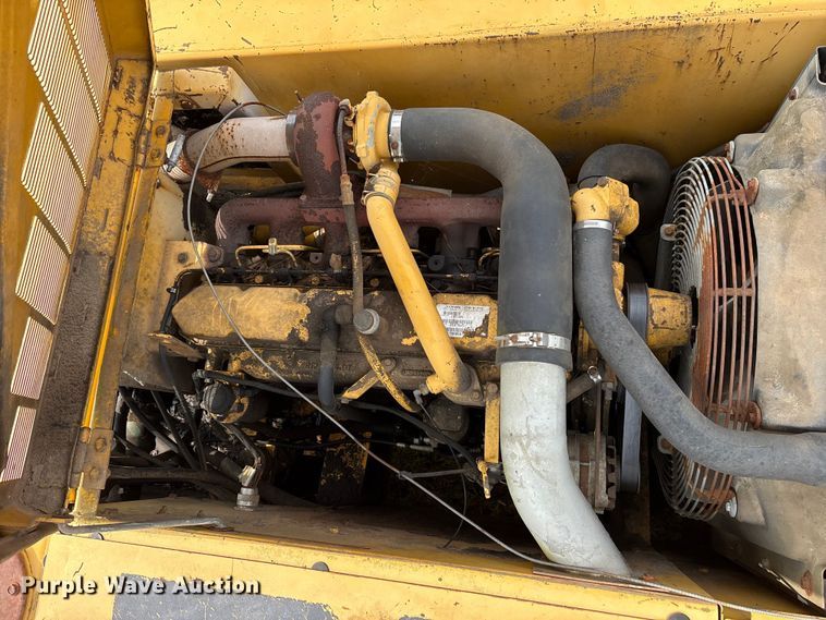 image for item ET7197 1995 John Deere 690 ELC excavator