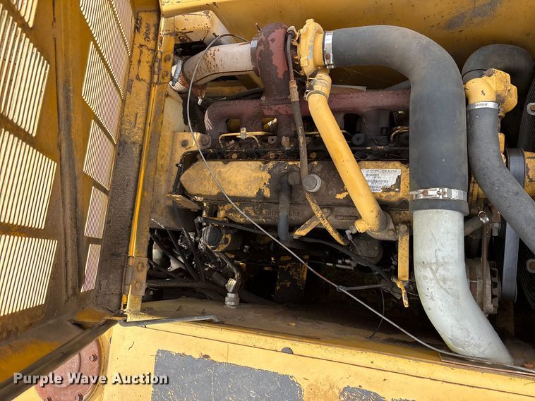 image for item ET7197 1995 John Deere 690 ELC excavator