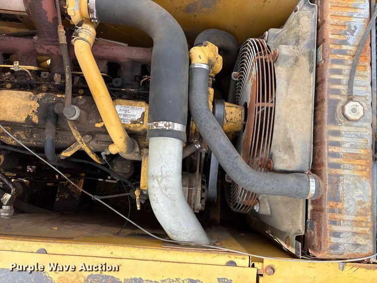 image for item ET7197 1995 John Deere 690 ELC excavator