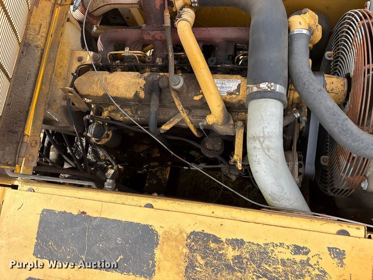 image for item ET7197 1995 John Deere 690 ELC excavator