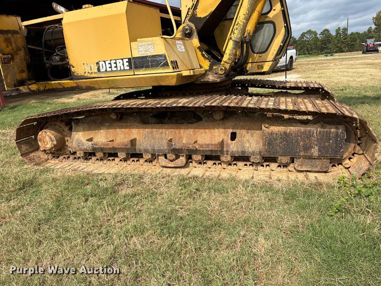 image for item ET7197 1995 John Deere 690 ELC excavator