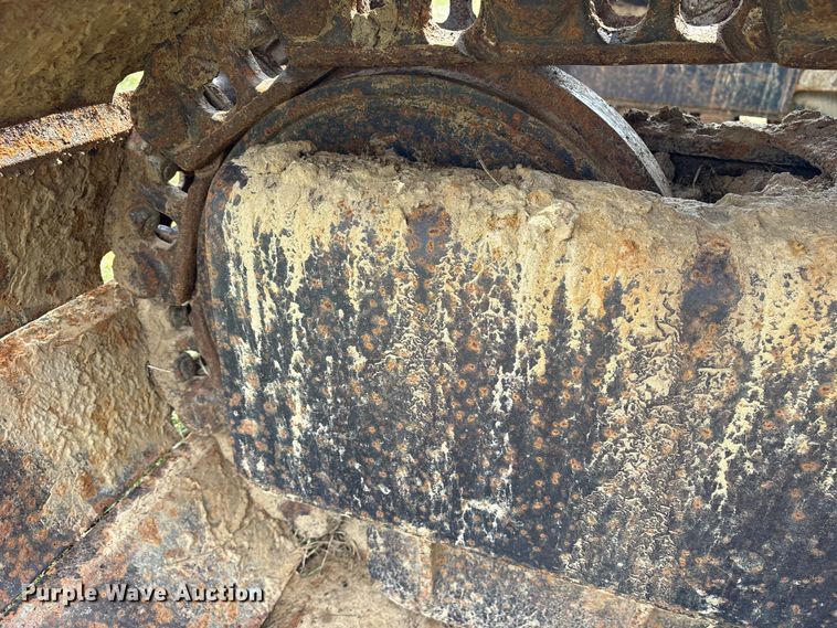 image for item ET7197 1995 John Deere 690 ELC excavator