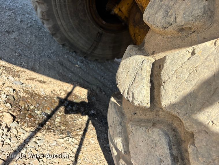 image for item ET7234 2007 Caterpillar 615C Series II elevating scraper