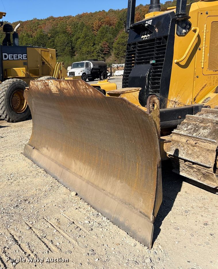 image for item ET7235 2018 Caterpillar D6K2 XL dozer