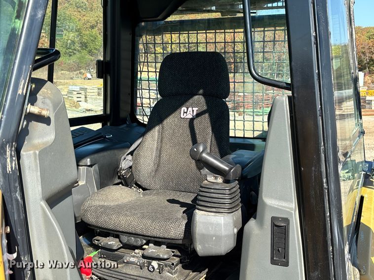 image for item ET7235 2018 Caterpillar D6K2 XL dozer