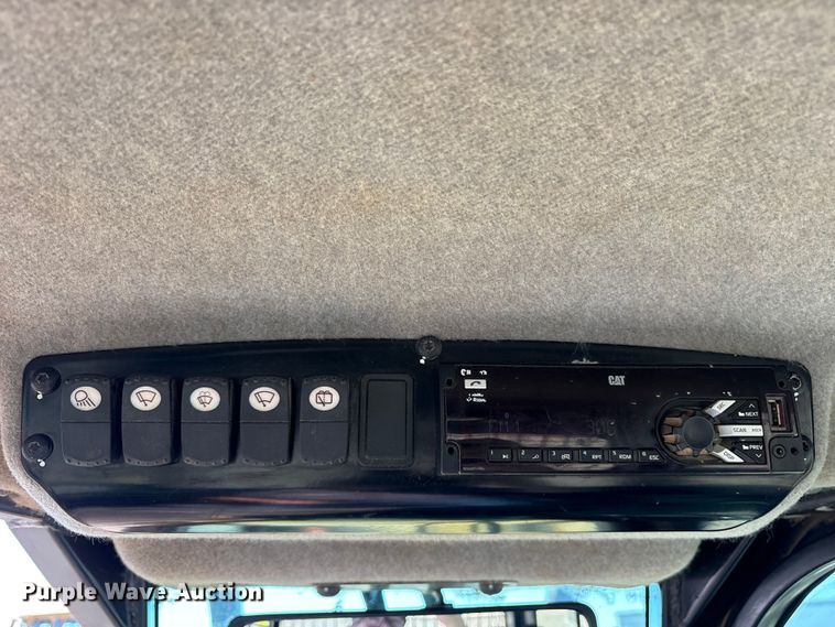 image for item ET7235 2018 Caterpillar D6K2 XL dozer