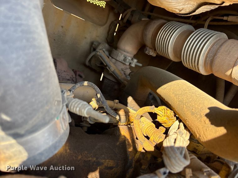 image for item ET7235 2018 Caterpillar D6K2 XL dozer