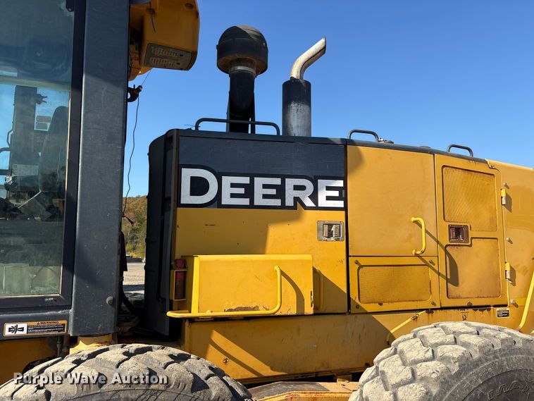 image for item ET7236 2006 John Deere 672D motor grader