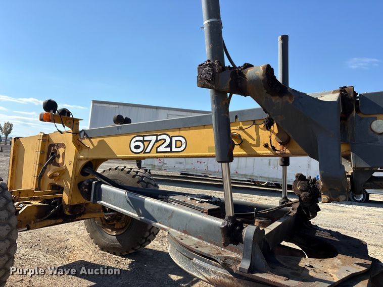 image for item ET7236 2006 John Deere 672D motor grader