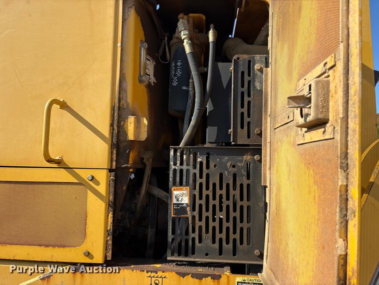 image for item ET7236 2006 John Deere 672D motor grader