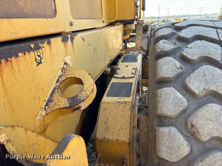 image for item ET7236 2006 John Deere 672D motor grader