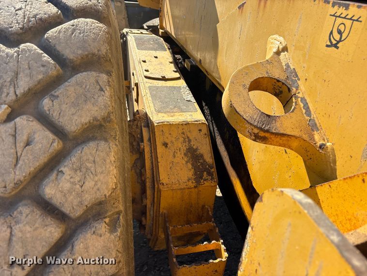 image for item ET7236 2006 John Deere 672D motor grader