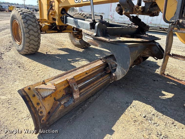 image for item ET7236 2006 John Deere 672D motor grader