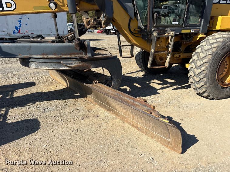 image for item ET7236 2006 John Deere 672D motor grader