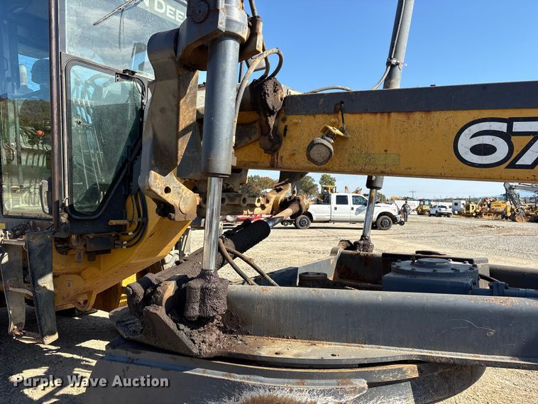 image for item ET7236 2006 John Deere 672D motor grader