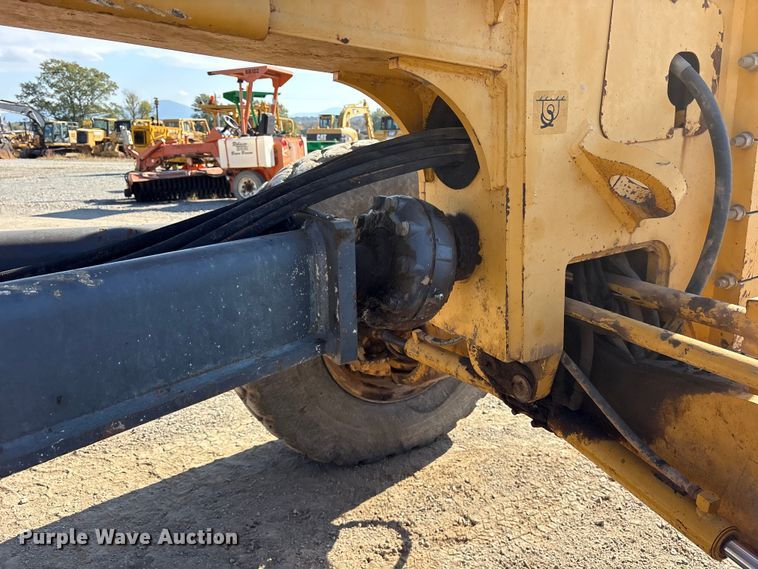 image for item ET7236 2006 John Deere 672D motor grader