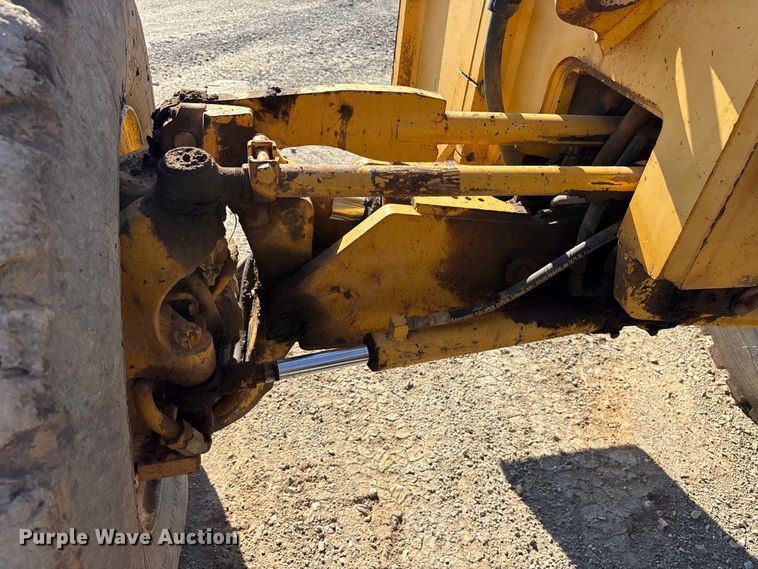 image for item ET7236 2006 John Deere 672D motor grader