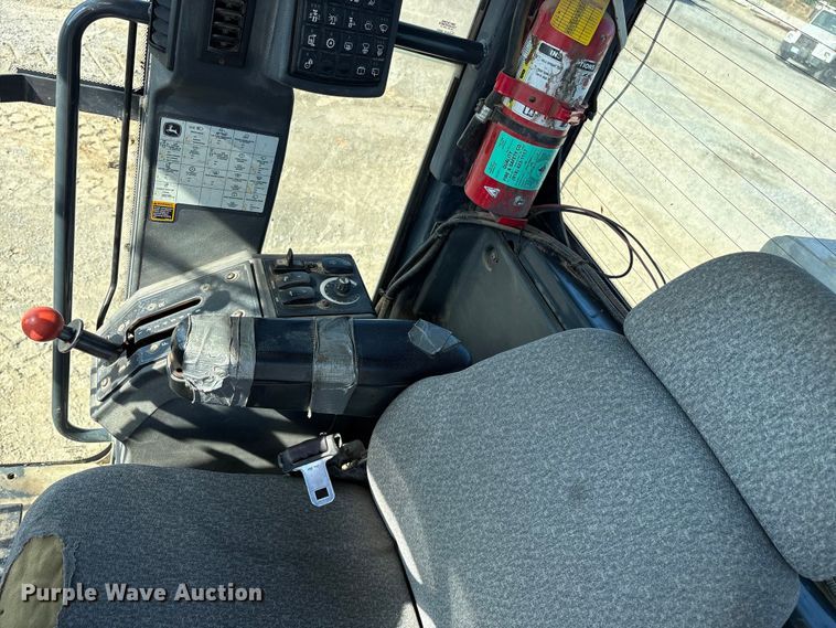 image for item ET7236 2006 John Deere 672D motor grader