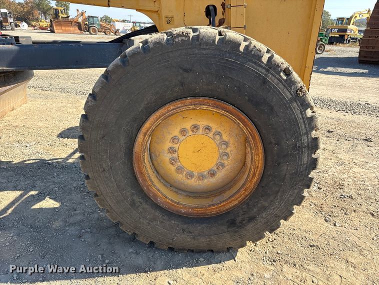 image for item ET7236 2006 John Deere 672D motor grader