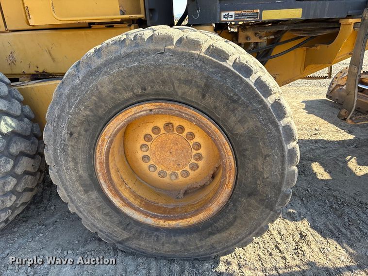 image for item ET7236 2006 John Deere 672D motor grader