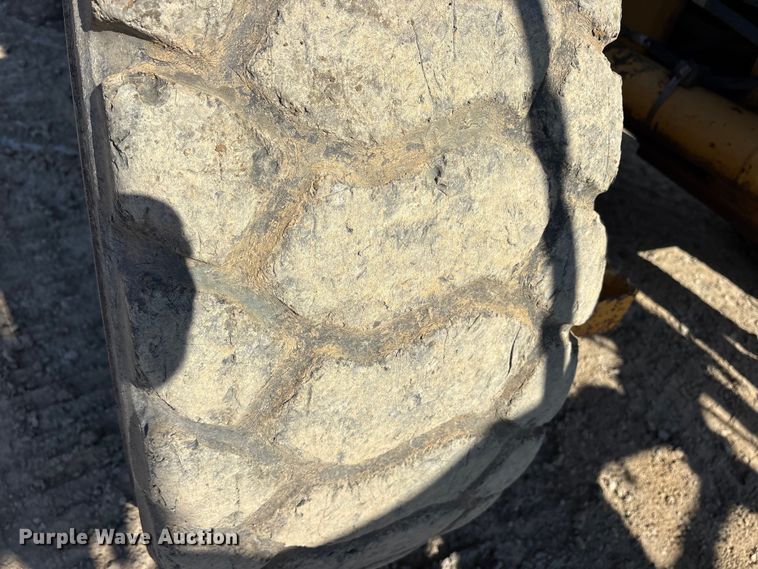 image for item ET7236 2006 John Deere 672D motor grader