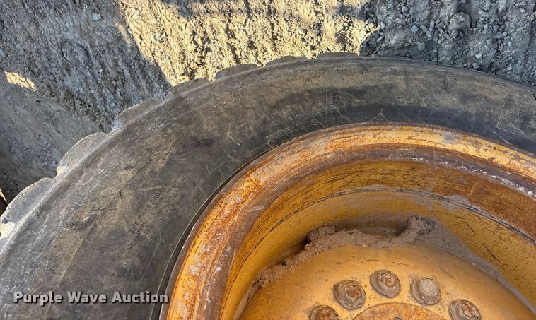 image for item ET7236 2006 John Deere 672D motor grader