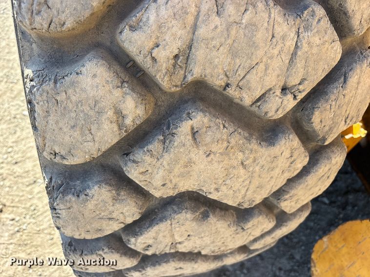 image for item ET7236 2006 John Deere 672D motor grader